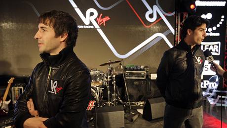 Piloti týmu Virgin Racing Timo Glock (vlevo) a Lucas Di Grassi