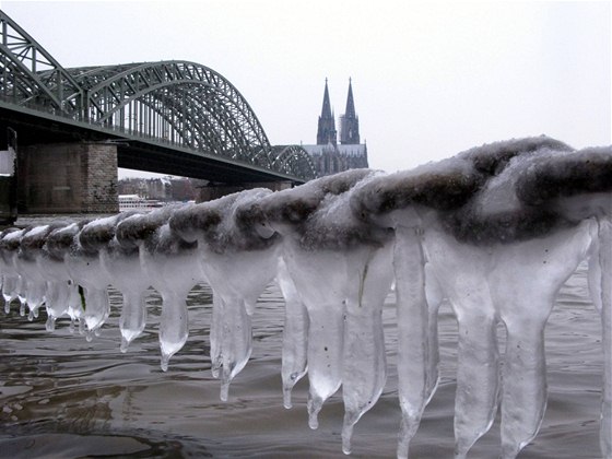 Nábeí pokryté ledem v Kolín nad Rýnem