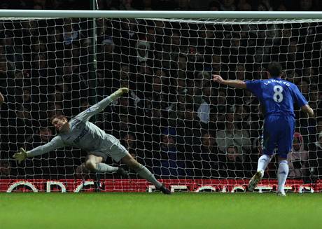 West Ham United - Chelsea: Frank Lampard promnil penaltu