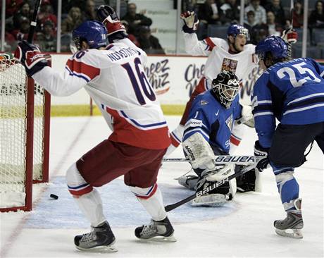 �e�tí hokejoví mladíci se na MS radovali zatím ze �ty� gól�, z�stávají ale bez bodu...