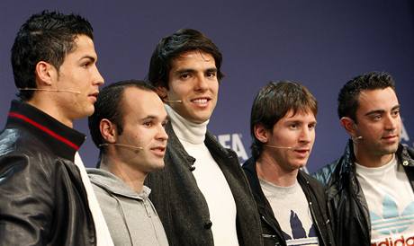 Nominovan ptice (zleva): Christiano Ronaldo, Andres Iniesta, Kaka, Lionel Messi a Xavi