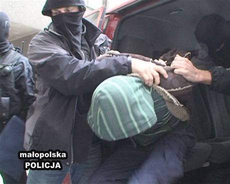 Polsk policie zatk zlodje, kte ukradli npis z Osvtimi (21. listopadu 2009)