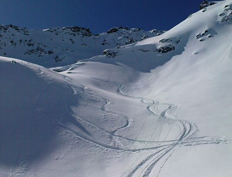 Stubai, lavinov kemp. Stopy nejou garanc bezpenosti 