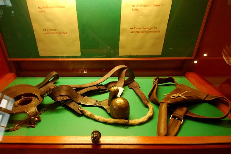 Muzeum sexu v Praze. Obrana ped híchem chtíe, antimasturbaní pásy