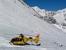 Stubai, lavinový kemp. Pílet záchranného vrtulníku k úrazu 