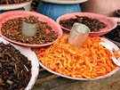 Kamboda. Pestrá nabídka jednohubek  od krevet a po kobylky
