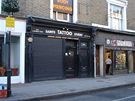 Lokace z filmu Notting Hill: tetovací salón je stále na svém míst.