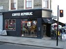 Lokace z filmu Notting Hill - kavárna, kde se seli hrdinové, u patí nadnárodnímu etzci