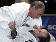 Rusk premir Vladimr Putin pi zpase v petrohradsk sportovn kole (21. 12. 2009)