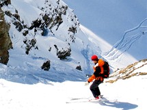 Stubai, lavinov kemp. Sjezd prudkm komnem 