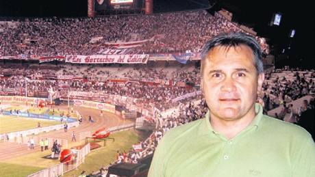 Prezident boleslavského klubu Josef Dufek na utkání argentinské ligy.