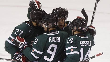 Radost mladých Kana�an� z jednoho z �esti gól� ve �výcarské síti.