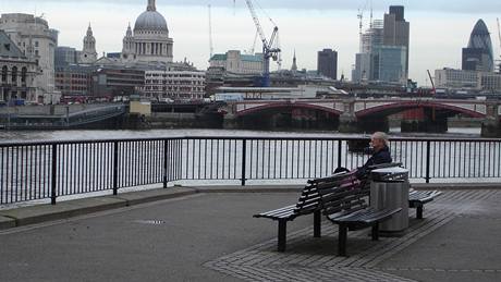 Hugh Grant a Julia Robertsová v deset let staré komedii Notting Hill zaívají uprosted Londýna jeden z nejromantitjích píbh.