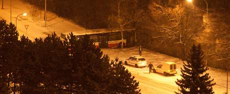 Nehoda autobusu na Okruní ulici na brnnském sídliti Lesná