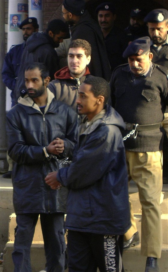 Ameriané zadrení v Pákistánu opoutjí soudní sí ve mst Sargodha (25. prosince 2009)