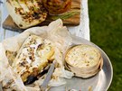 Grilované sýry (Brie v balíku, grilovaný kozí sýr  s lilkovým sugem a ecký sýr s feferonkami na grilu)