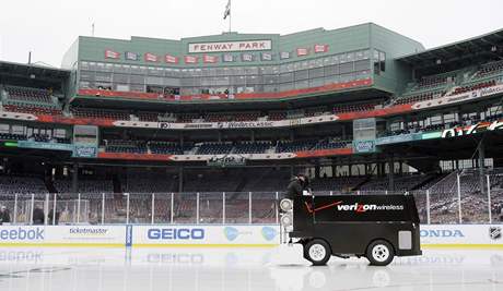Fenway Park v Bostonu bude 1.1. 2010 hostit duel Boston Bruins - Philadelphia Flyers.