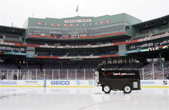 Fenway Park v Bostonu bude 1.1. 2010 hostit duel Boston Bruins - Philadelphia Flyers.