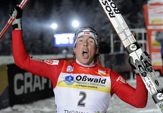 Eldar Rönning triumfuje ve sprintu v rámci seriálu Tour de Ski
