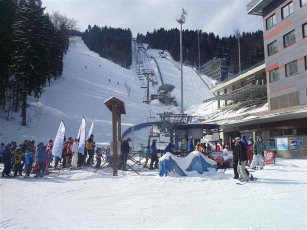 Ještěd připravil na zimu novou sjezdovku, snowpark a lyžařskou školu -  iDNES.cz