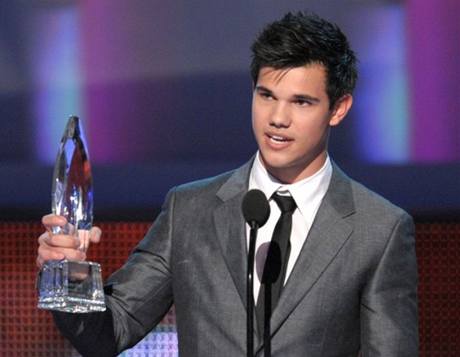 z pedvn People's Choice Awards 2010 (Taylor Lautner)