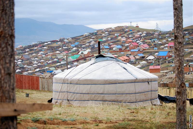 Mongolsko, jurtovit na okraji Ulánbátaru