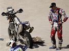 David Fretigne se na Rallye Dakar pokouí opravit svoji motorku