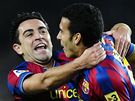 FC Barcelona - Villarreal: domácí Pedro Rodriguez (vpravo) a Xavi Hernandez slaví trefu prvního jmenovaného