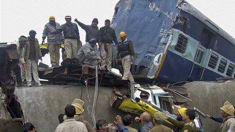 Nehoda vlaku u indického msta Kanpur. (2. ledna 2010)
