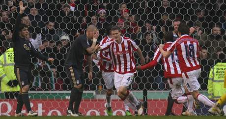 Stoke City - Liverpool: domc se raduj z glu Roberta Hutha (slo 4)