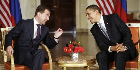 Ruský prezident Dmitrij Medvedv se svým americkým protjkem Barackem Obamou