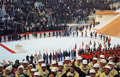 Zahájení olympijských her v Innsbrucku 1964.