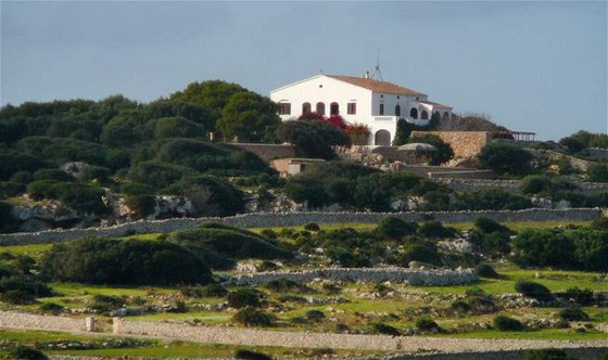 Hušákova vila na Menorce.