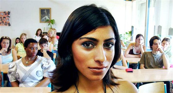 Azylantka z Ázerbájdžánu Maka Gusejnová při besedě se studenty na kutnohorského gymnázia. Ilustrační foto