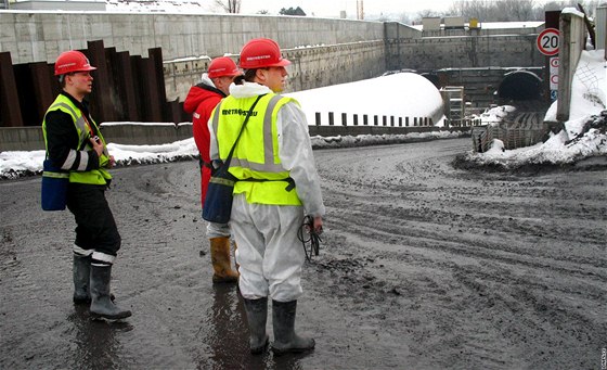 Ústí severního a jiního tubusu tunelu Blanka, který spojí Letnou s Trojou (19. ledna 2009)