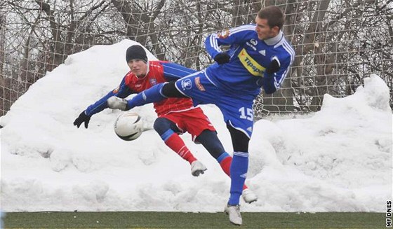 BRÁCI NA SNHU. Fotbalisté jihomoravské metropole odcestovali do Turecka, kde se nemusejí potýkat se záplavami snhu jako v lednové píprav s Olomoucí.