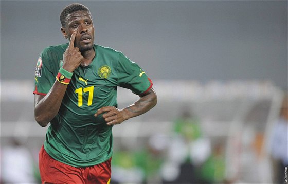 ZAÍDIL VÍTZSTVÍ. Idrissou vstelil vítzný gól, který Kamerun udrel ve he o postup.