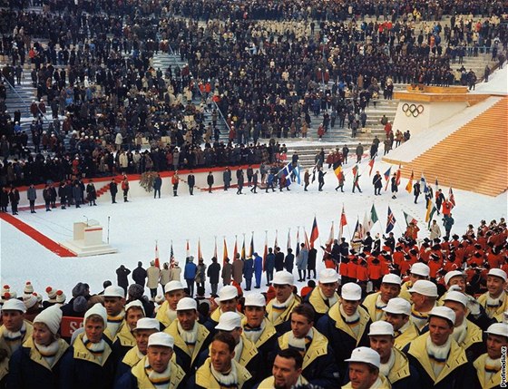Zahájení olympijských her v Innsbrucku 1964.