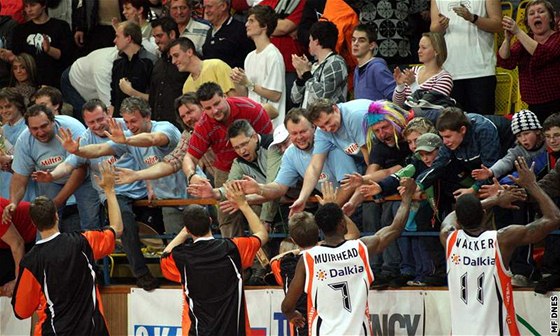 Budou se basketbalisté Nového Jiína radovat také dnes veer?