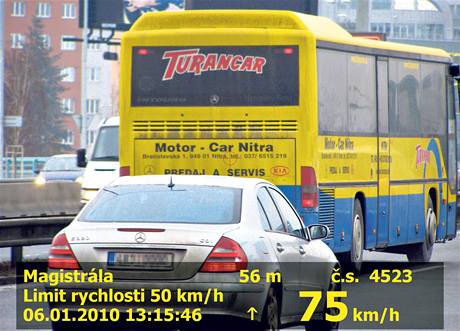 Slovensk autobus pekroil rychlost o 25 kilometr.