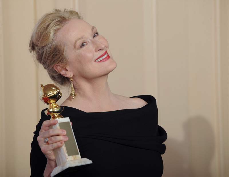 Meryl Streepová pózuje s cenou za film Julie a Julia