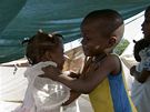 Haitské dti si hrají v provizorním táboe