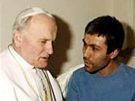 Jan Pavel II. a Ali Agca na archivním snímku z 13. kvtna 1981. Pape tehdy...