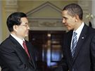 Barack Obama pi schzce s ínským prezidentem Chu in-tchaem. (1. dubna 2009)