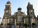 Mexico City. Katedrála u námstí Zocaló, kterou stráí dva tucty policist