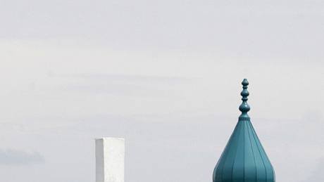 Kesanský kí a minaret v malajské metropoli Kuala Lumpur