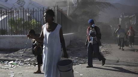 Poniená ulice v Port-au-Prince