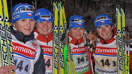 �eská �tafeta: zleva Zdenka Vejnarová, Veronika Vítková, Magda Rezlerová a Gabriela Soukalová