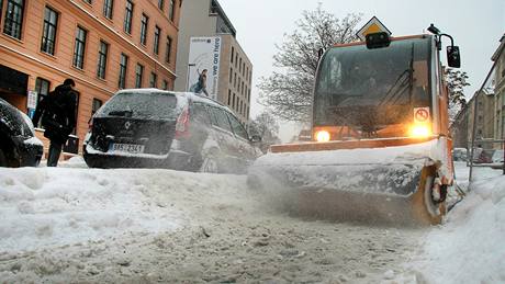 Odklízení snhu na praském Andlu. (11. ledna 2010)