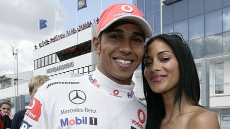 Lewis Hamilton a Nicole Scherzingerová